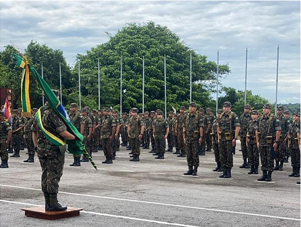 Exército Brasileiro - O 1º Grupo de Artilharia Antiaérea - Rio de  Janeiro/RJ - realiza formatura de conclusão do Estágio Básico de Sargentos  Temporários EBST 2013.
